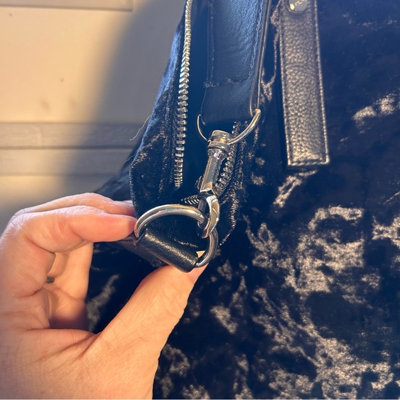 Madden Girl Crush Velvet Weekend Bag - Picture 7 of 10